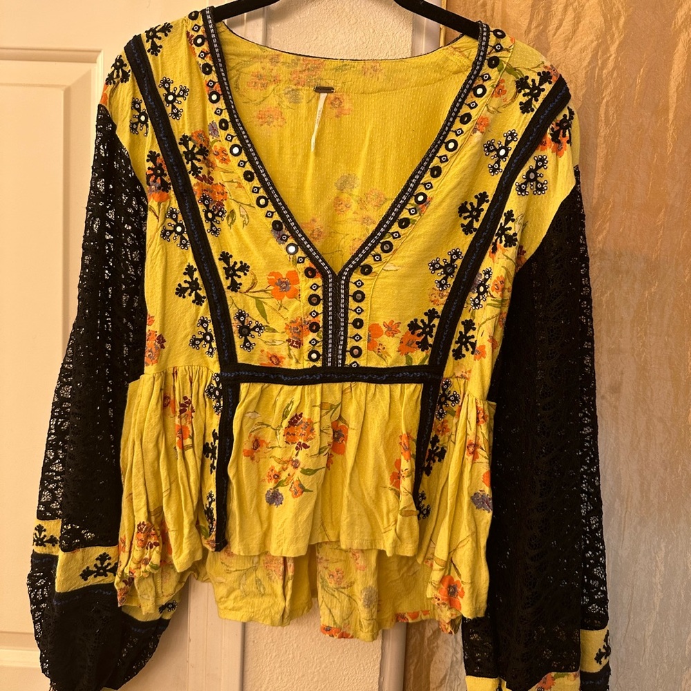 🖤💛Free people blouse🖤💛